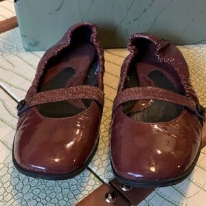 Born shoes patent leather Mary Jane slip-on ballet flat